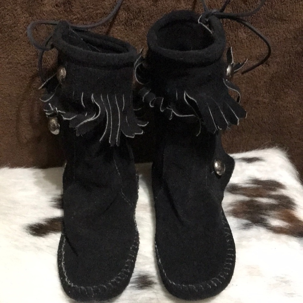 Size 5 Black Suade Fringed Ankle Moccasin